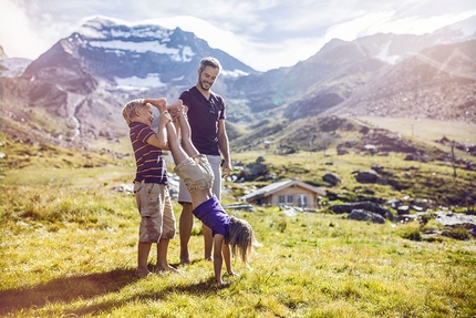 Svizzera a piedi - Svizzera a piedi sul sentiero dei Passi Alpini: una famiglia in estate in montagna a Saas Fee