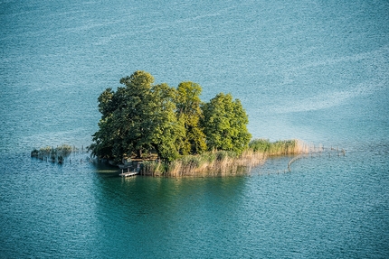 Svizzera a piedi - Estate in Svizzera: l'isola Schönenwerd a Richterswil, la più grande isola naturale nel Lago di Zurigo nel cantone di Zurigo