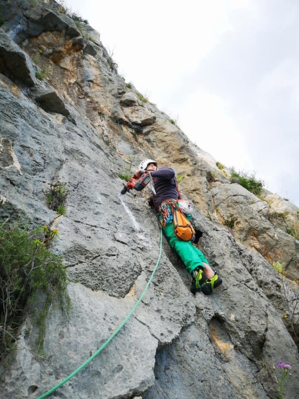 Arrampicata in Sardegna - Jan Kares in apertura, Monte su Mulone, Sardegna