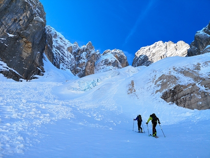 Cima De Falkner Sorapiss, Dolomiti - Durante la discesa della Cima De Falkner, Sorapiss, Dolomiti (Francesco Vascellari, Marco Gasperin, Davide D’Alpaos 05/06/2019)