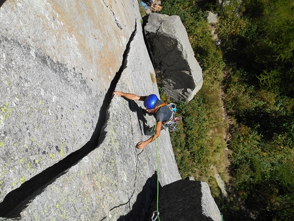 Valle Orco climbing - Fessura della Disperazione on Sergent in Valle dell'Orco