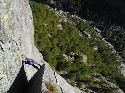 Valle Orco climbing - Fessura della Disperazione on Sergent in Valle dell'Orco