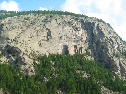 Valle Orco climbing - The Sergent rock face in Valle dell'Orco, Italy