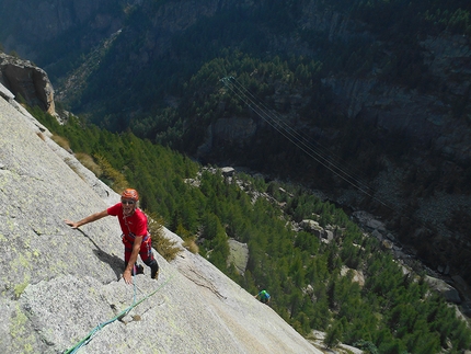 Valle Orco climbing - Via delle Placche up Sergent in Valle dell'Orco, Italy