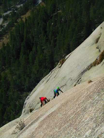 Valle Orco climbing - Via delle Placche up Sergent in Valle dell'Orco, Italy