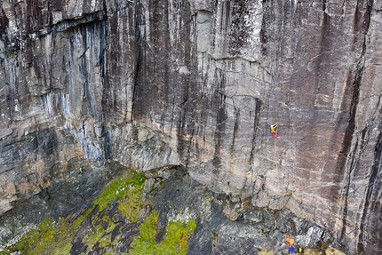 Dave MacLeod - Dave MacLeod attempting what would become The Golden Road on the Isle of Harris, Outer Hebrides, Scotland