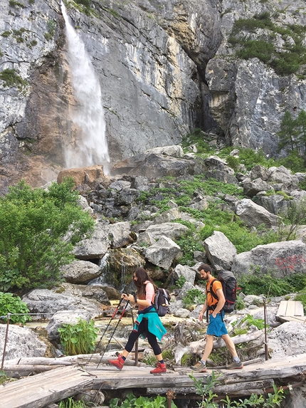 Valle di Garés, Dolomiti - La cascata in Valle di Garés nelle Dolomiti Agordine