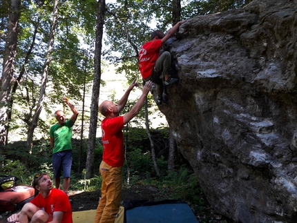 Gerolasass 2019 - Durante il primo Gerolasass, il raduno boulder e di arrampicata con la corda che si è tenuto in Val Gerola (Alta Valtellina) dal 21 - 23 giugno 2019