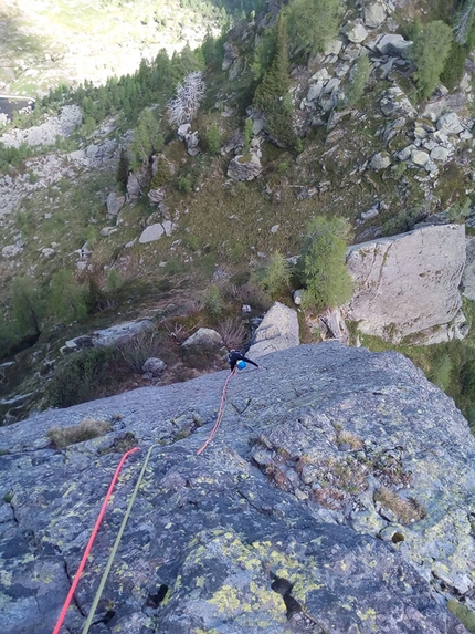 Denti della Vecchia, arrampicata classica e piacevole - In arrampicata sui Denti della Vecchia (Val Gerola)