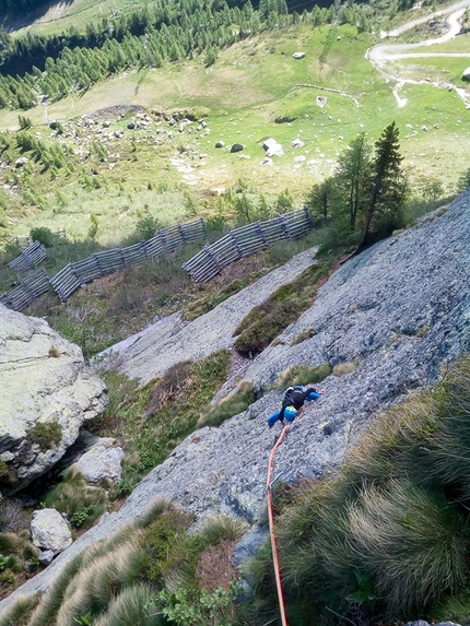 Denti della Vecchia, arrampicata classica e piacevole - In arrampicata sui Denti della Vecchia (Val Gerola)