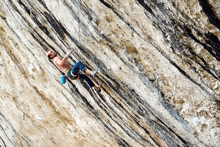 Cédric Lachat repeats Sweet Neuf, Anak Verhoeven's 9a+ and confirms grade