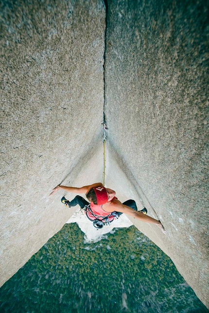 Barbara Zangerl - Barbara Zangerl edging her way up the spectacular Stemming Corner on the Pre-Muir Wall up El Capitan in Yosemite, together with Jacopo Larcher. 'One of the most aesthetic pitches I've ever seen!'