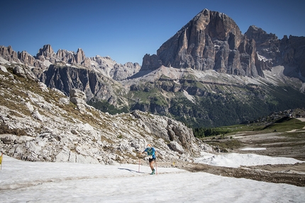 La Sportiva Lavaredo Ultra Trail 2019 - Tim Tollefson running in front of Tofana during the La Sportiva Lavaredo Ultra Trail 2019