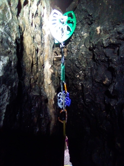 Giacomo Meliffi - I friends utilizzati da Giacomo Meliffi in Frankenjura, Germania, per salire Der Ungeheuer sei Mutter nella falesia Vogelherdgrotte