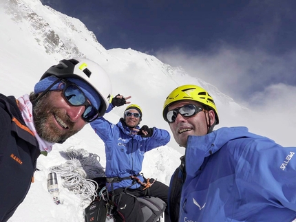 Cala Cimenti - Cala Cimenti on Nanga Parbat with the Russians Vitaly Lazo and Anton Pugovkin at Camp 3