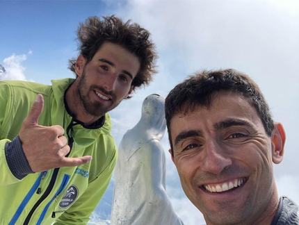 Aiguille Noire de Peuterey, Monte Bianco - Gabriele Carrara and Marco Farina on the summit of Aiguille Noire de Peuterey