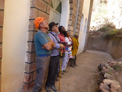 Etiopia, la scalata alla chiesa rupestre di Maryam Dengelat - Studiando il percorso