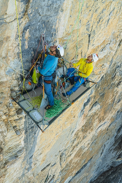 Jungfrau, Roger Schaeli, Stephan Siegrist - Stephan Siegrist and Roger Schäli checking the overhanging Headwall of their Silberrücken on the Jungfrau