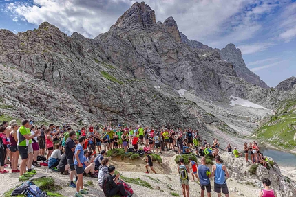 Transcivetta Karpos 2019 - Transcivetta Karpos 2019: i vincitori Lorenzo Cagnati e Tiziano Moia in salita sopra il Lago di Coldai