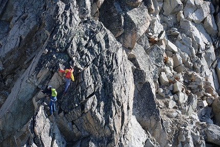 Peutérey Integral, Mont Blanc - The gear used by François Cazzanelli to climb the Peutérey Integral in 12 hours and 12 minutes with Andreas Steindl 