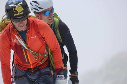 Cresta Integrale di Peutérey, Monte Bianco - François Cazzanelli e Andreas Steindl salendo la Cresta Integrale di Peutérey in 12 ore e 12 minuti