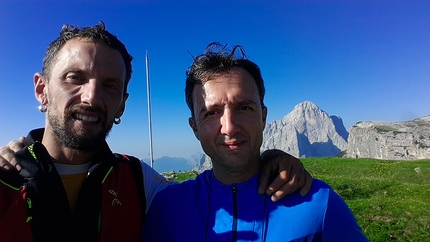 Pale di San Lucano, Dolomiti - Jacopo Biserni e Arturo Dapporto in cima alla loro Via della Salamandra sulla Prima Pala di San Lucano in Dolomiti