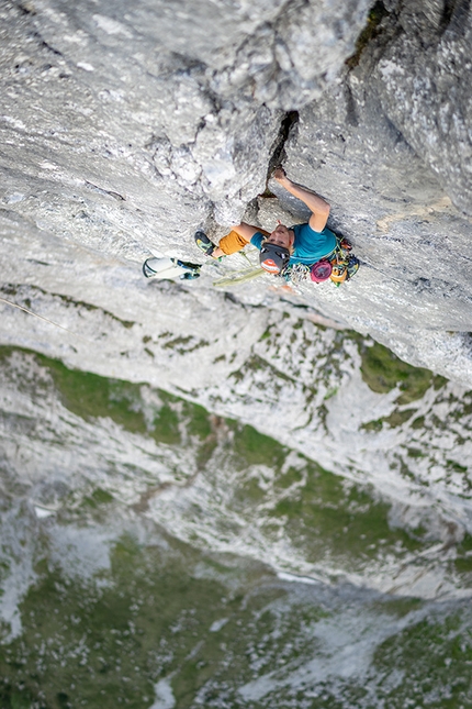 Martin Feistl establishes Flugmeilengenerator ground-up and rope solo up Schwarze Wand