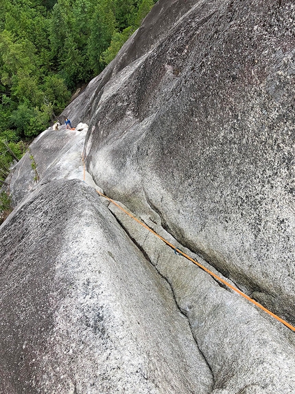 Squamish arrampicata Canada - Arrampicata a Squamish: sulla via Skywalker, i primi tiri di The Fork