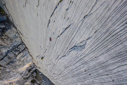 Huanka Punta Peru - Huanka Punta Peru: Iker Pou, Eneko Pou e Manu Ponce durante la prima salita di Cabeza Clava (470m, 6c+). La via è stata descritta come '