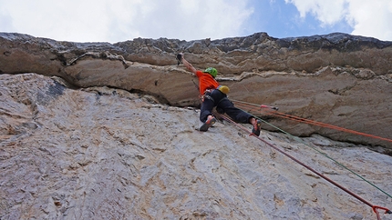 50Special, Val Trementina, Paganella - Luca Giupponi in apertura del quinto tiro di 50Special, Val Trementina (Paganella)