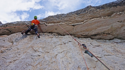 50Special, Val Trementina, Paganella - Luca Giupponi in apertura del quinto tiro di 50Special, Val Trementina (Paganella)