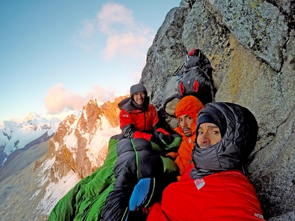 Cashan West, Peru, Iker Pou, Eneko Pou, Manu Ponce - Iker Pou, Manu Ponce and Eneko Pou at the bivy on Cashan West in Peru