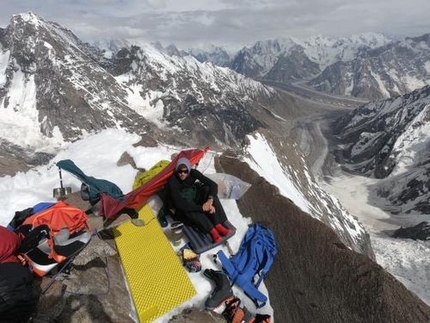 Black Tooth, Karakorum, Simon Messner, Martin Sieberer - Il bivacco di Simon Messner e Martin Sieberer durante la prima salita di Black Tooth, Karakorum, 07/2019