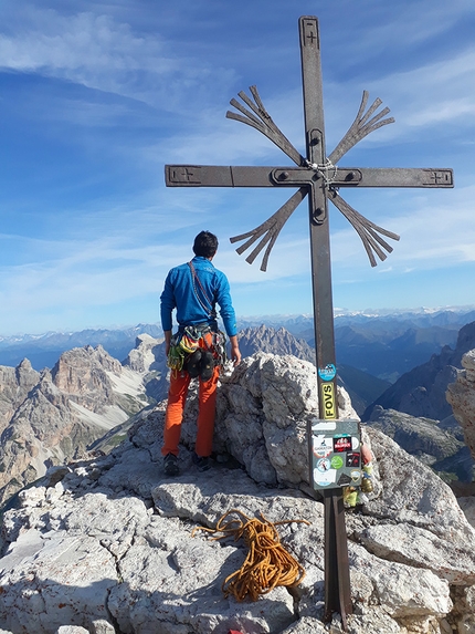 Tre Cime di Lavaredo, Dolomiti - Tre Cime di Lavaredo, Dolomiti: Diego Dellai in vetta sulla Cima Grande 