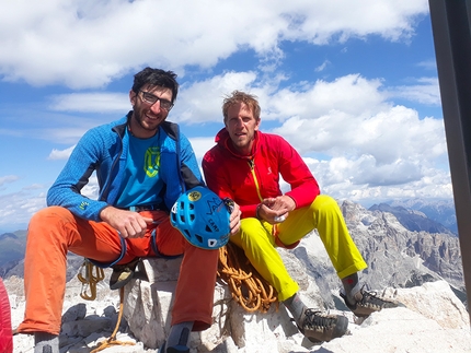 Tre Cime di Lavaredo, Dolomiti - Tre Cime di Lavaredo, Dolomiti: Diego Dellai e Marco Toldo in vetta alla Cima Ovest dopo aver salito la Via Cassin