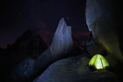 Lucie Hrozová - Lucie Hrozová sale Digital Crack sopra Arête des Cosmiques nel massiccio del Monte Bianco