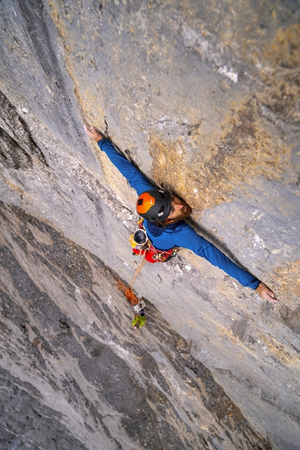 Eiger La Vida es Silbar - Sean Villanueva su La Vida es Silbar, Eiger trovando un riposo senza mani