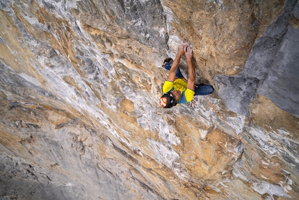 Eiger La Vida es Silbar - Roger Schaeli on the crux 7c+ pitch of La Vida es Silbar, Eiger