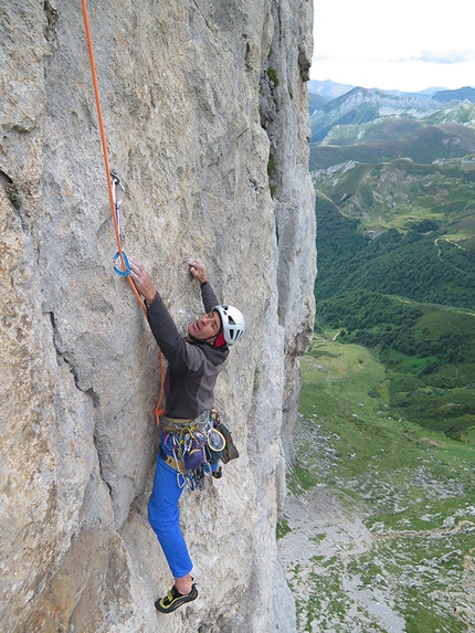 Picos de Europa, Tiro Pedabejo - L'apertura di Dardara su Tiro Pedabejo, Picos de Europa (Iker Pou, Kico Cerda, Ion Gurutz)