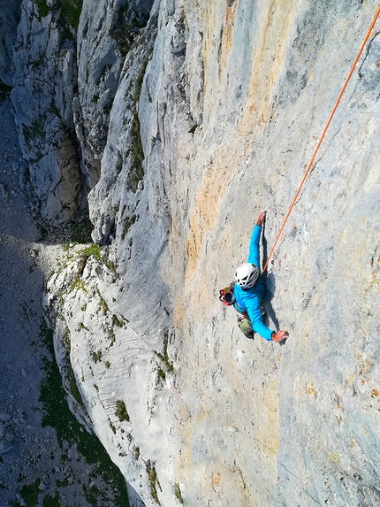 Picos de Europa, Tiro Pedabejo - Making the first ascent of Dardara up Tiro Pedabejo, Picos de Europa (Iker Pou, Kico Cerda, Ion Gurutz)