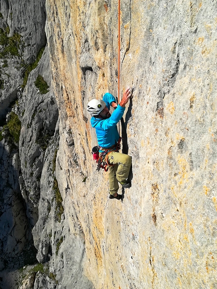 Picos de Europa, Tiro Pedabejo - Making the first ascent of Dardara up Tiro Pedabejo, Picos de Europa (Iker Pou, Kico Cerda, Ion Gurutz)