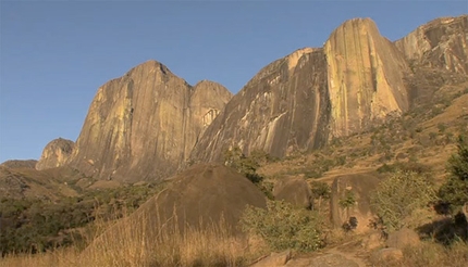 Adam Ondra e la libera di Tough Enough sul Tsaranoro in Madagascar