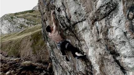 Pete Robins ripete Sea of Tranquility 8c+ a Lower Pen Trwyn