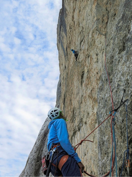 Monte Agner, Dolomiti - Agner parete NE Diretta 4 Gatti: si inizia a provare! Diego Dellai sul secondo tiro.