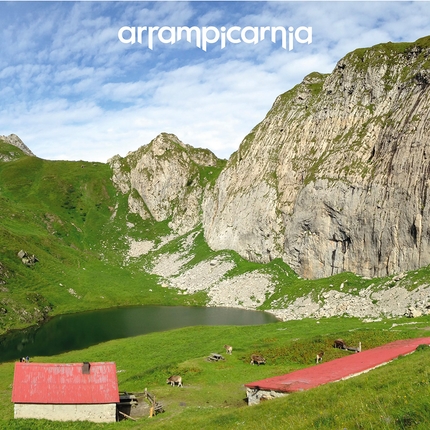 Arrampicarnia - La falesia di Avostanis si trova a 1950 m di quota ed è caratterizzata da una compatta fascia di roccia calcarea che si specchia in uno scenografico lago alpino. Con oltre 120 monotiri e qualche via multipitch, Avostanis è adatta ad arrampicatori di ogni livello che vogliono cimentarsi dal grado 4b al 8b