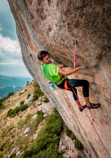 Marco Zanone - Marco Zanone su Le Cadre Nouvelle 9a a Ceuse in Francia