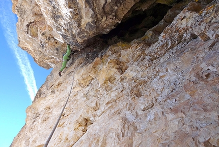 Tofana di Rozes Dolomiti - In arrampicata sulla Via Costantini - Apollonio sul Pilastro della Tofana di Rozes, Dolomiti