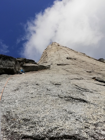 Federica Mingolla, Edoardo Saccaro, Nalumasortoq, Tasermiut Fjord, Groenlandia - Federica Mingolla e Edoardo Saccaro durante l'apertura di La Cura sul Nalumasortoq, Tasermiut Fjord, Groenlandia (08/2019)