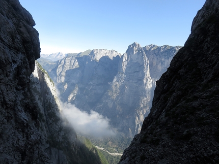 Spiz della Lastia, Pale di San Lucano, Dolomiti - Durante l'apertura di Futuro Incerto, Spiz della Lastia, Pale di San Lucano, Dolomiti (Lorenzo Corso, Diego Toigo, Luca Vallata 18-19/08/2019)