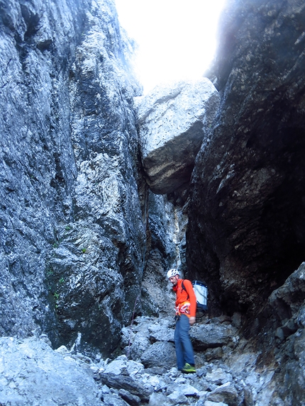 Spiz della Lastia, Pale di San Lucano, Dolomites - Making the first ascent of Futuro Incerto, Spiz della Lastia, Pale di San Lucano, Dolomites (Lorenzo Corso, Diego Toigo, Luca Vallata 18-19/08/2019)